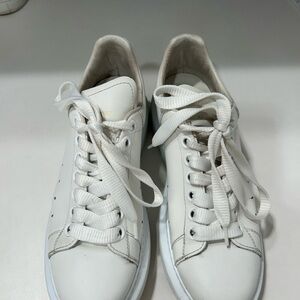 Alexander McQueen White and Gold Sneakers Low-Top Design